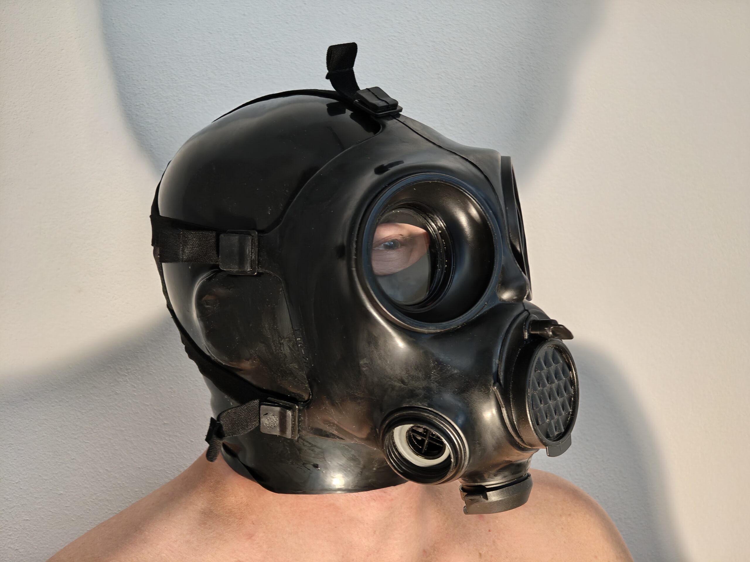 Latex Gas Mask - Image 3