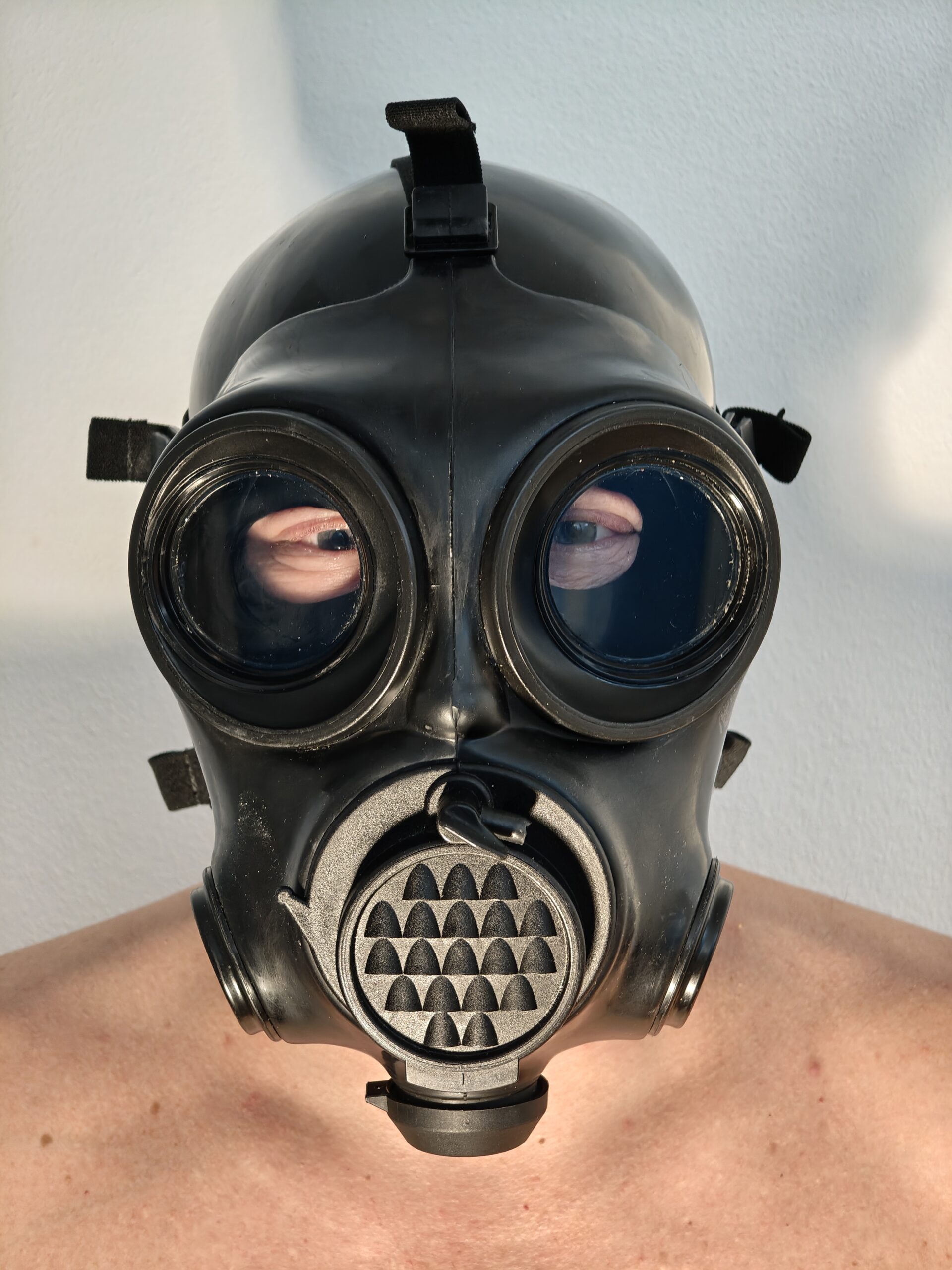 Latex Gas Mask - Image 4