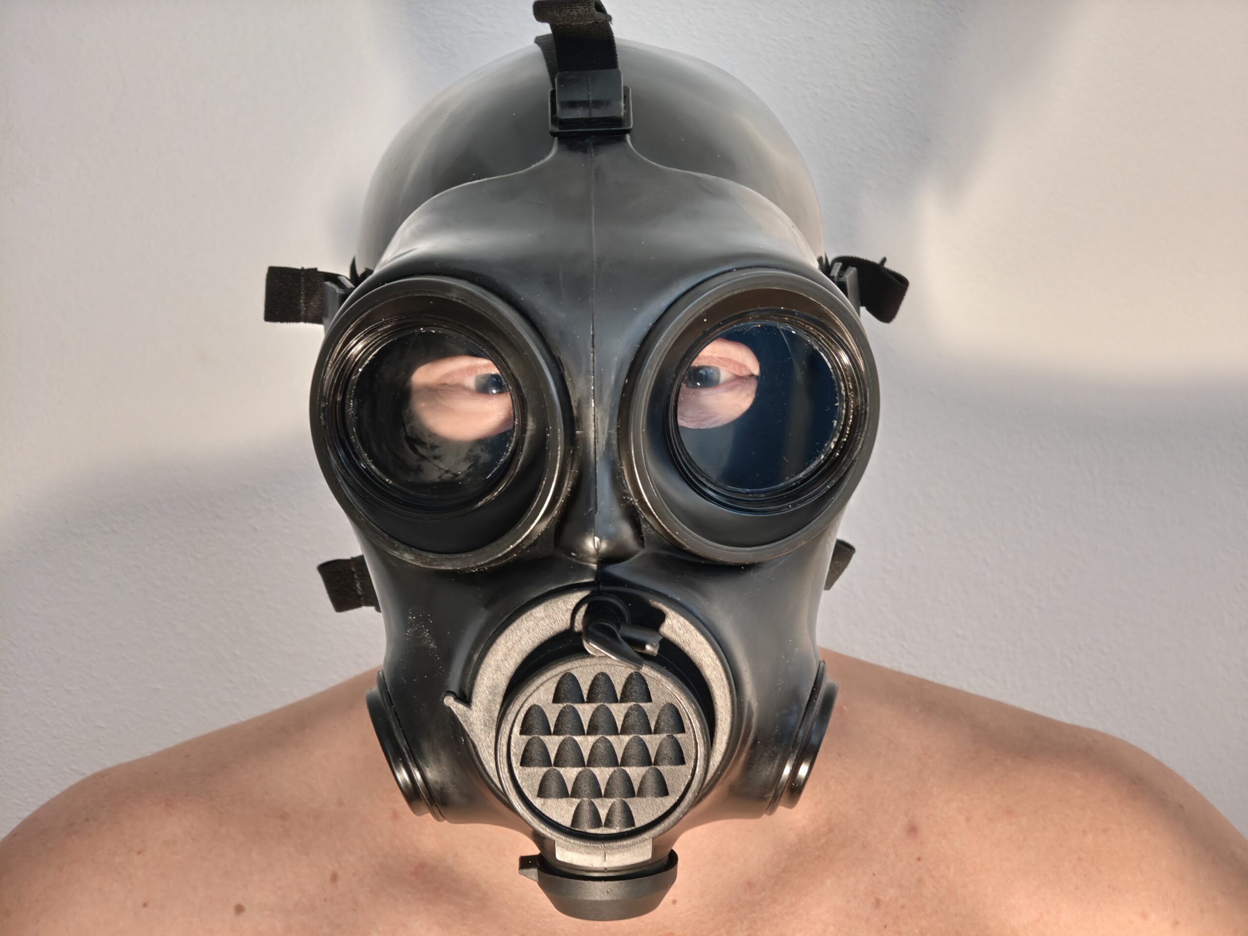 Latex Gas Mask - Image 5