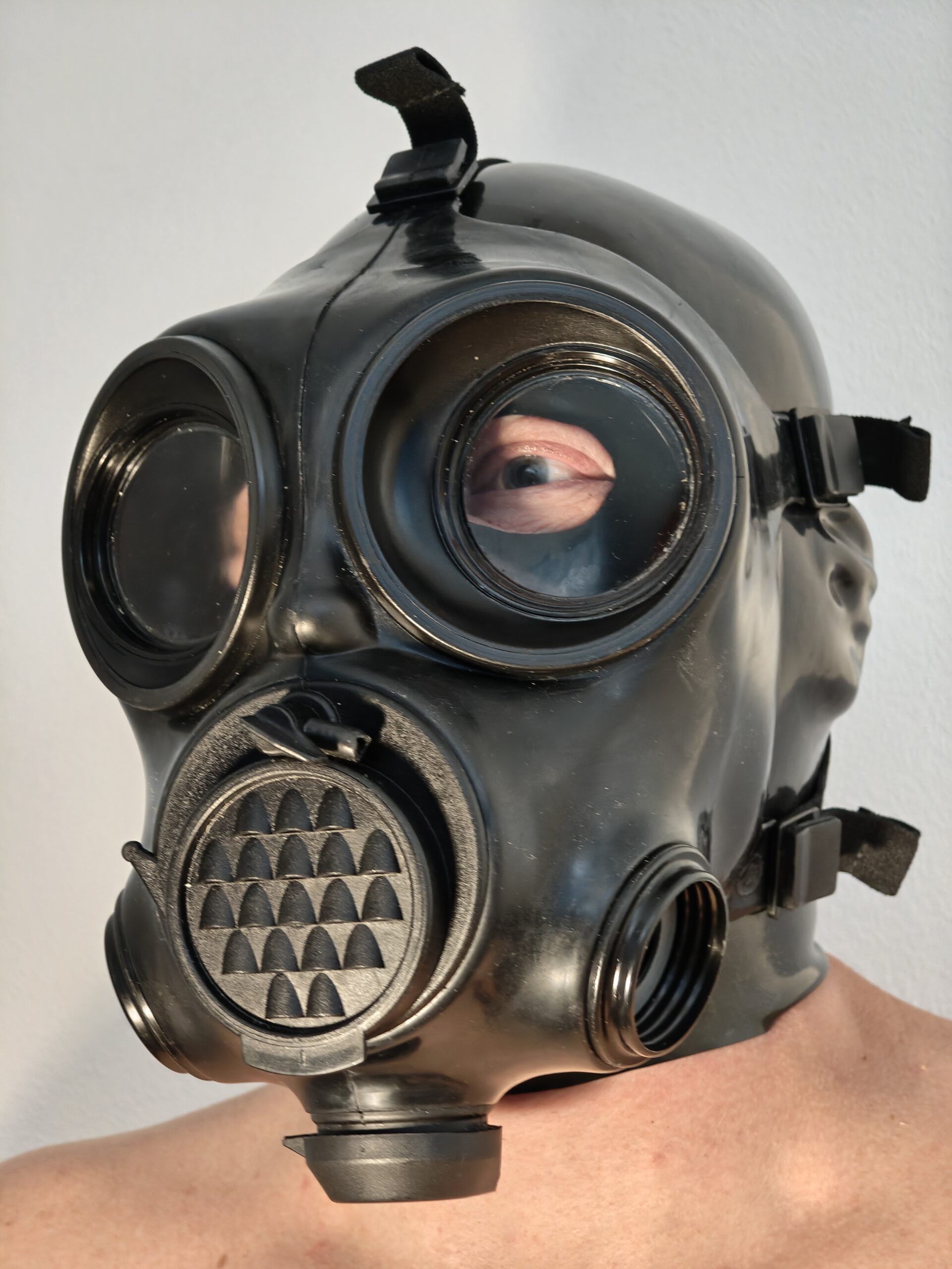 Latex Gas Mask - Image 6
